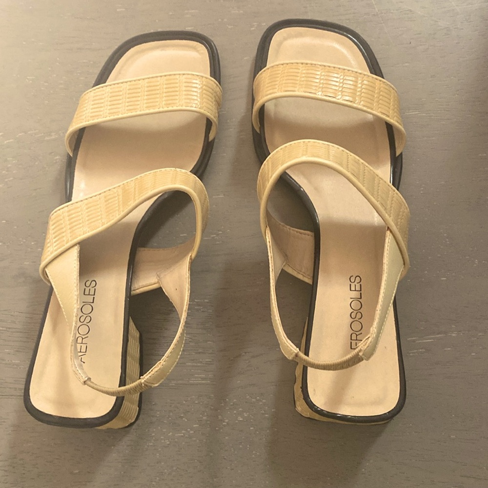 - Aerosoles Sling Back Tan Sandal Beach Vacation Summer Dressy casual Size 9.5